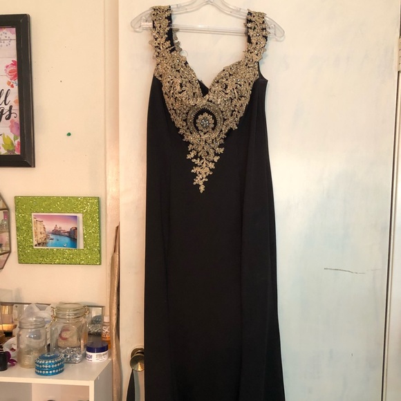 Black and gold off the shoulder prom dress - Picture 4 of 5